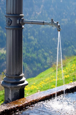 Water fountain found in a small Swiss village (Juhanson) / CC BY-SA 3.0